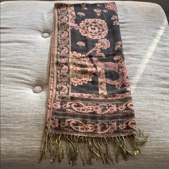 Patterned Scarf/Wraps - Picture 11 of 13